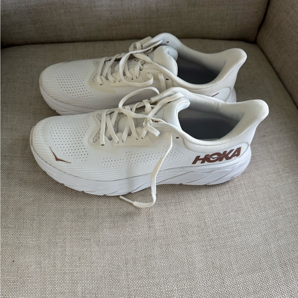 Hoka Arahi 7 sneakers